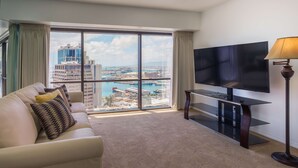Suite – executive, 1 soverom (Harbour View) | Safe på rommet, skrivebord, strykejern/-brett og barnesenger (inkludert)