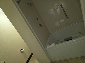 Room, 1 King Bed, Jetted Tub | Memory-foam beds, desk, laptop workspace, blackout curtains - Sonesta Essential Ames (Ames)