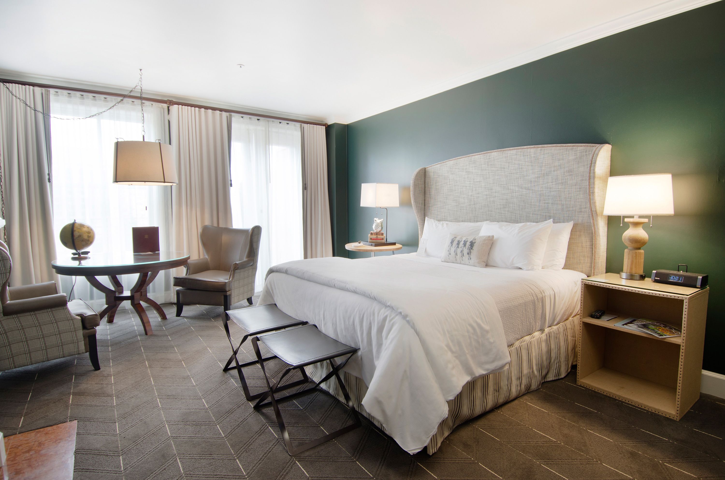 1 غرفة نوم وملاءات إيطالية من طراز فريتي وأغطية فراش متميزة