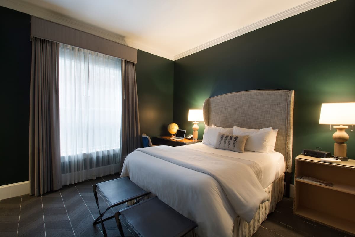 1 bedroom, Frette Italian sheets, premium bedding, down comforters