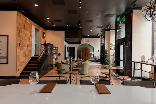 2 bars/lounges, lobby lounge, wine bar