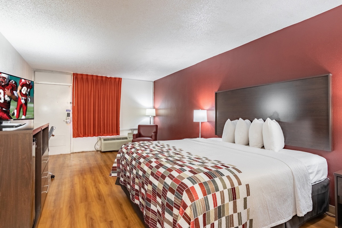 Blackout drapes, cribs (free), WiFi (free), bed sheets