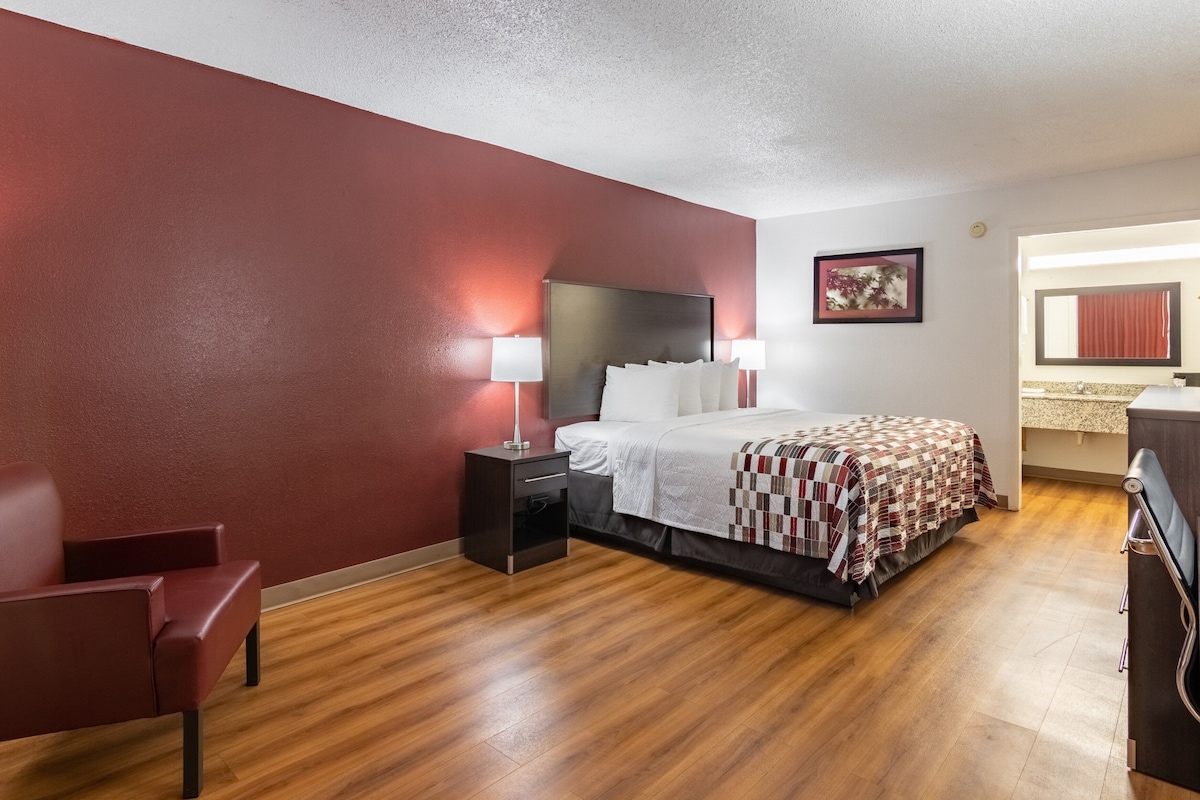 Blackout drapes, cribs (free), WiFi (free), bed sheets