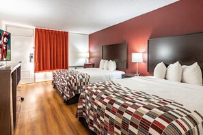 Blackout curtains, free cots/infant beds, free WiFi, bed sheets - Red Roof Inn Forsyth (Forsyth)