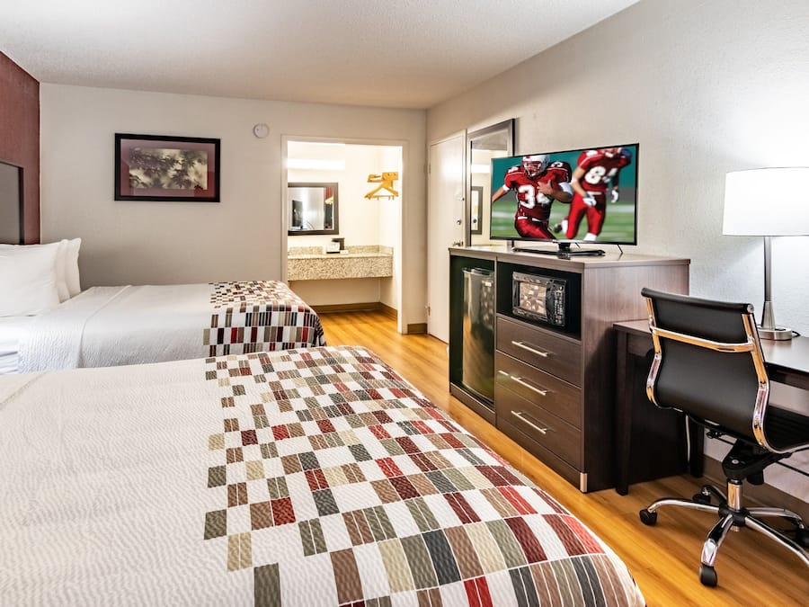 Cortinas blackout, cunas gratuitas, wifi gratis y ropa de cama