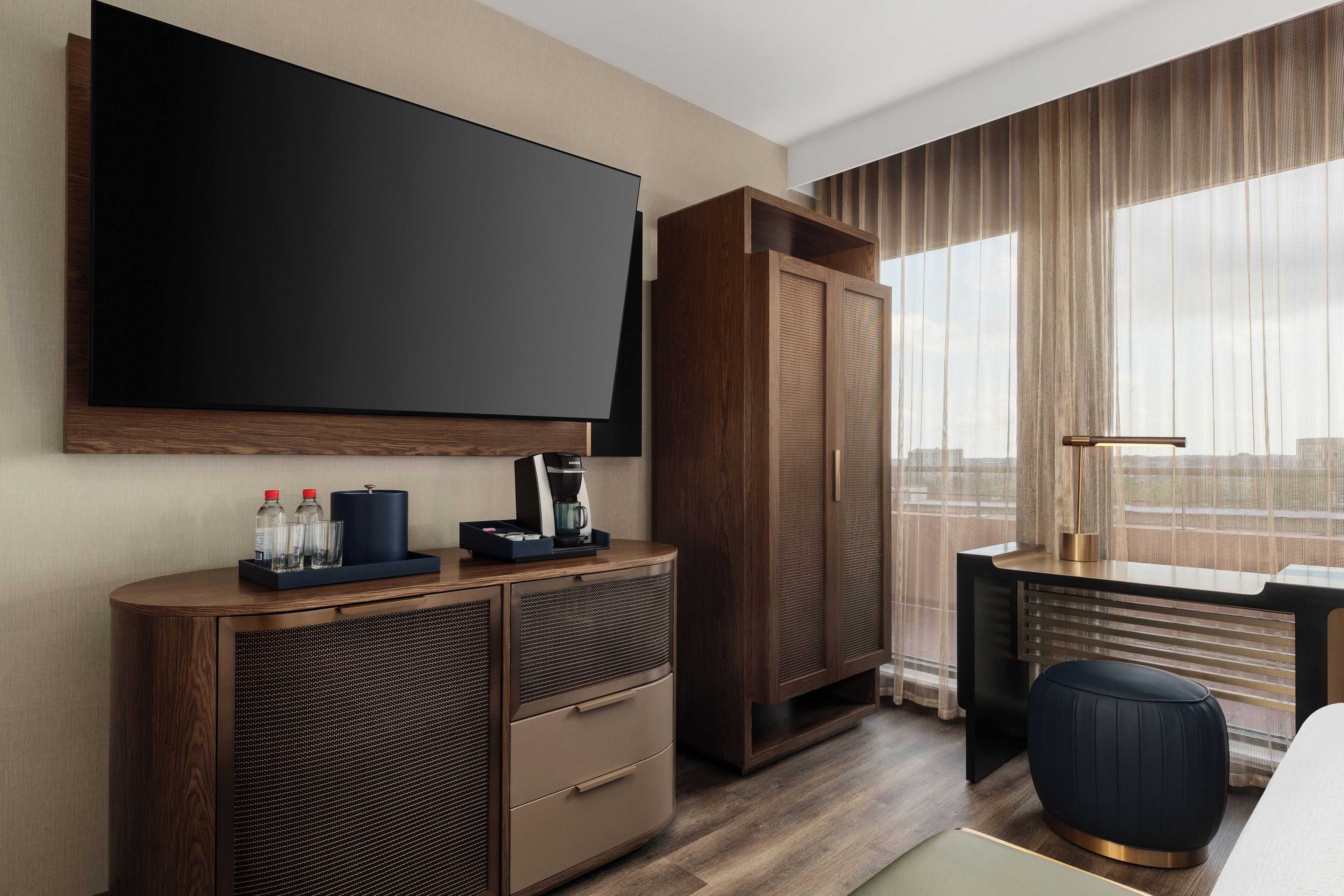 Room, 1 King Bed, Terrace | Premium bedding, pillowtop beds, in-room safe, desk