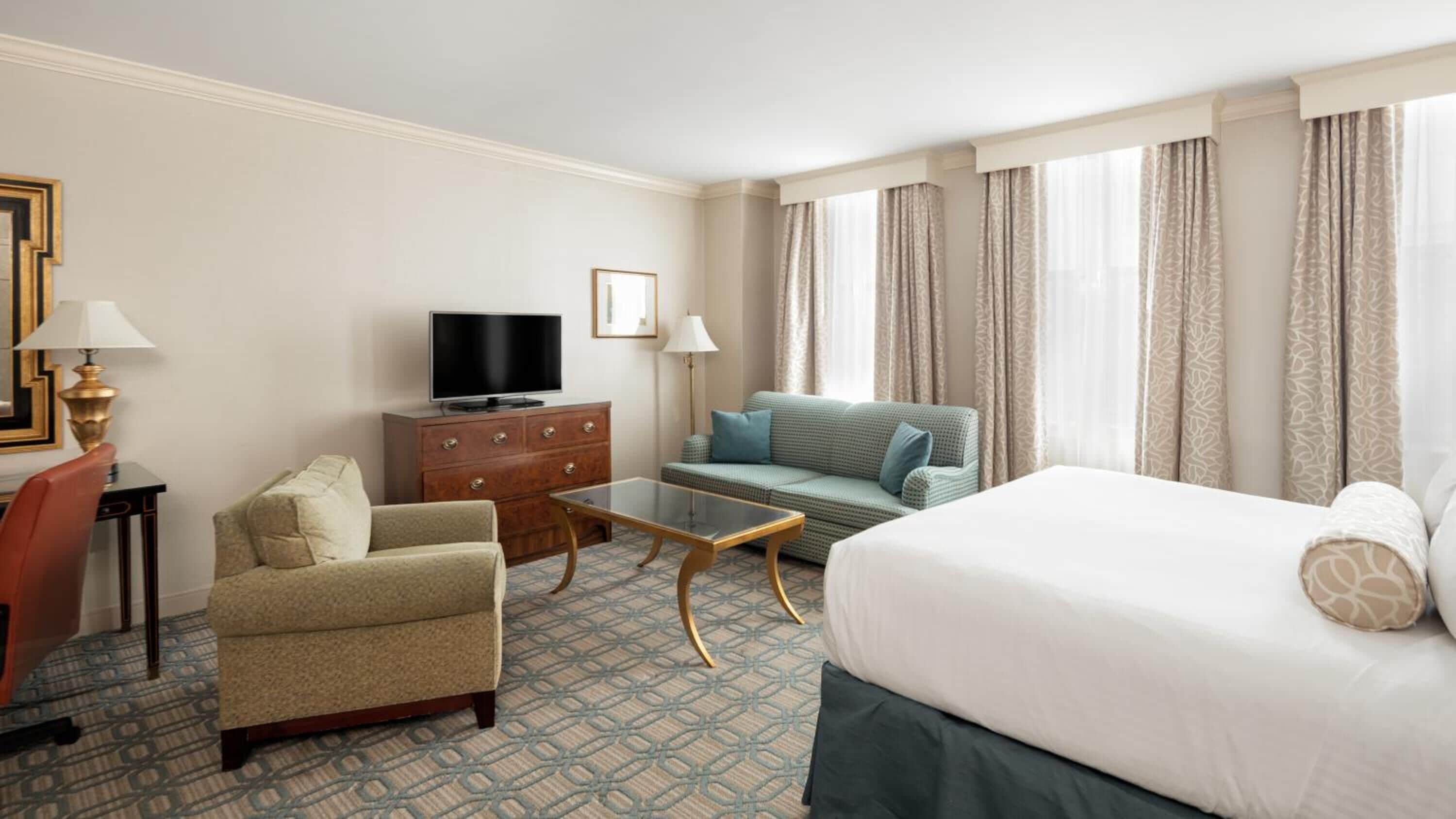 junior studio suite, 1 king bed with sofa bed | 1 bedroom, premium bedding, pillow-top beds, in-room safe