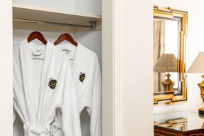 1 bedroom, premium bedding, pillow-top beds, in-room safe