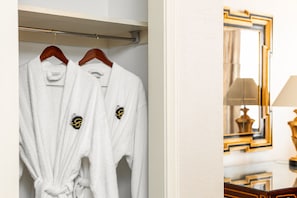 1 bedroom, premium bedding, pillow-top beds, in-room safe