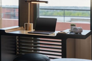 Room - The Berkeley Richmond, Outset Collection by Hilton (Richmond)