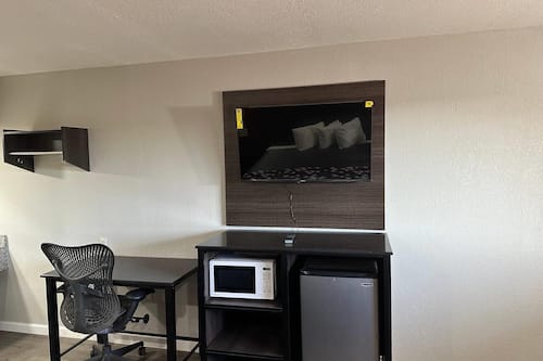 Pillow-top beds, desk, iron/ironing board, rollaway beds