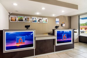 Lobby - Motel 6 Lagrange, GA (LaGrange)