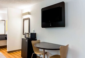 Standard Room, 1 King Bed, Non Smoking, Refrigerator & Microwave | Premium bedding, desk, blackout drapes, iron/ironing board