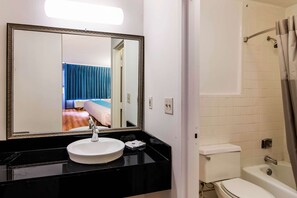 花灑/浴缸組合、提供毛巾