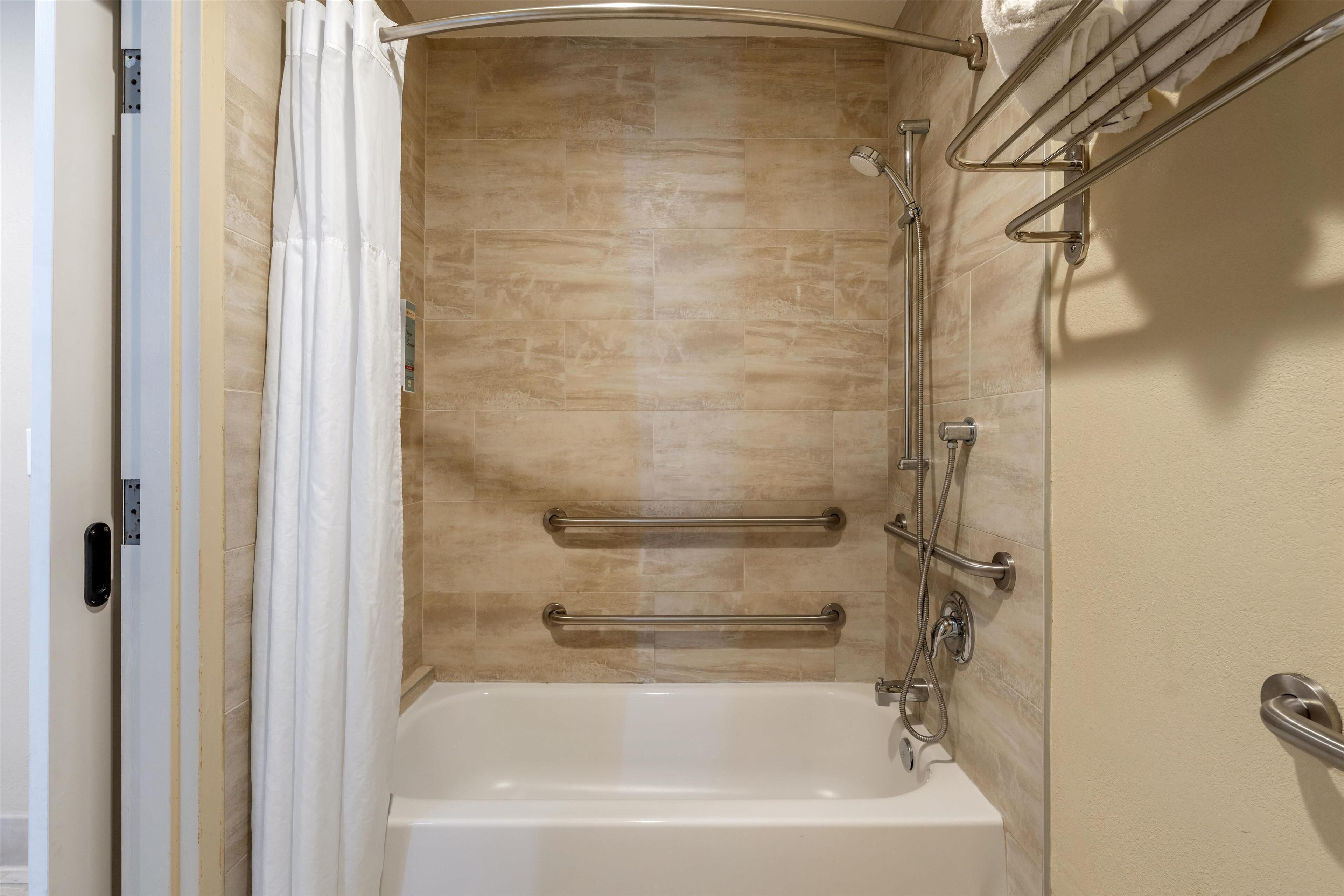 standard room, 1 king bed, accessible, refrigerator & microwave | bathroom | combined shower/bathtub, free toiletries, hair dryer, towels