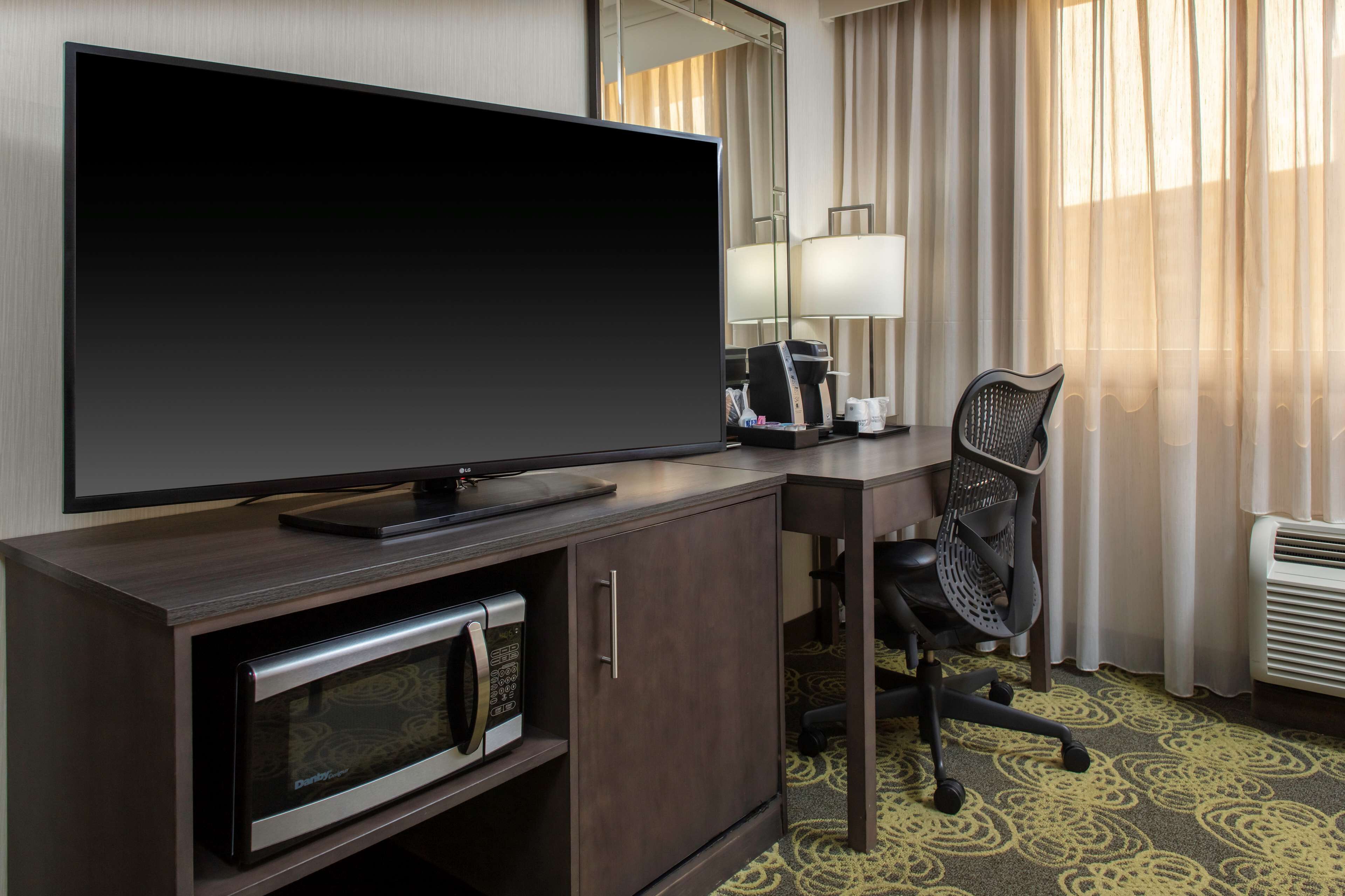 premium bedding, in-room safe, desk, laptop workspace