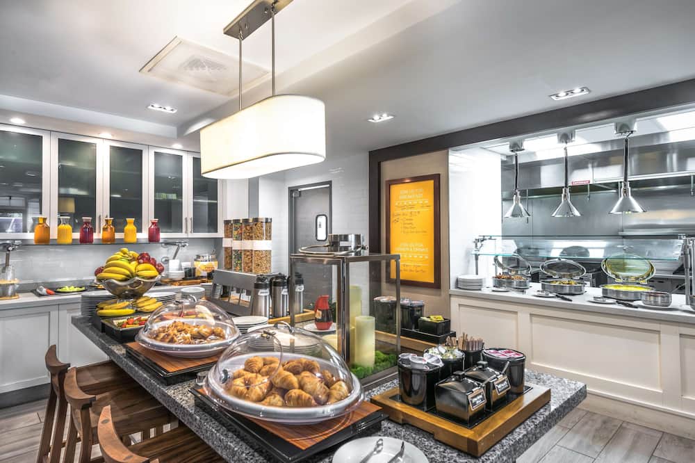 Hilton Garden Inn Reagan National Airport