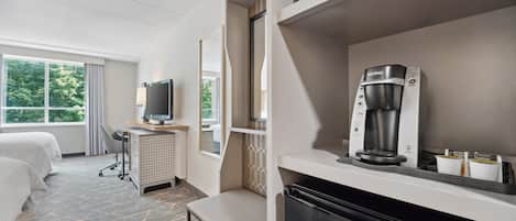 Yksilöllisesti kalustettu, pimennysverhot, silitysrauta/-lauta