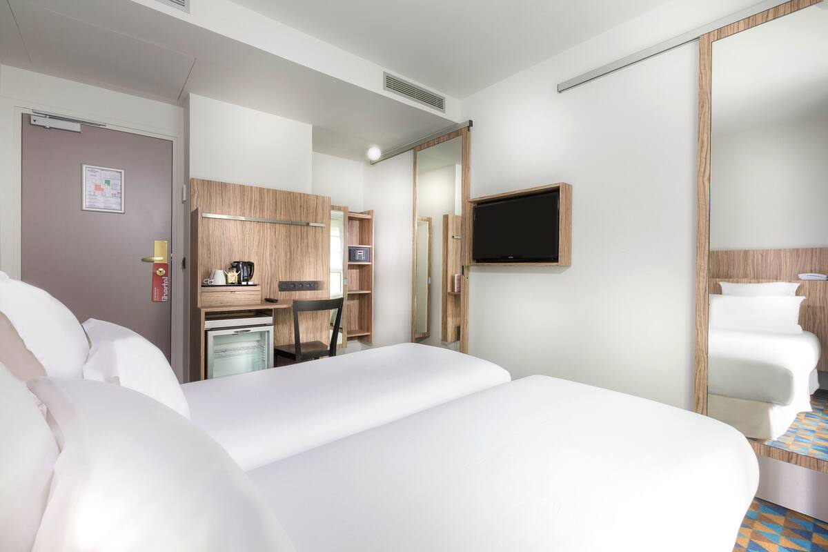 Comfort Twin kamer | Luxe beddengoed, een bureau, geluiddichte muren