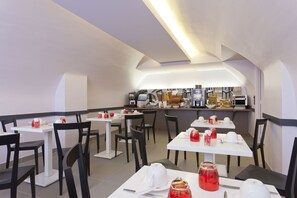 Kontinental frokost hver dag (EUR 12 per person)