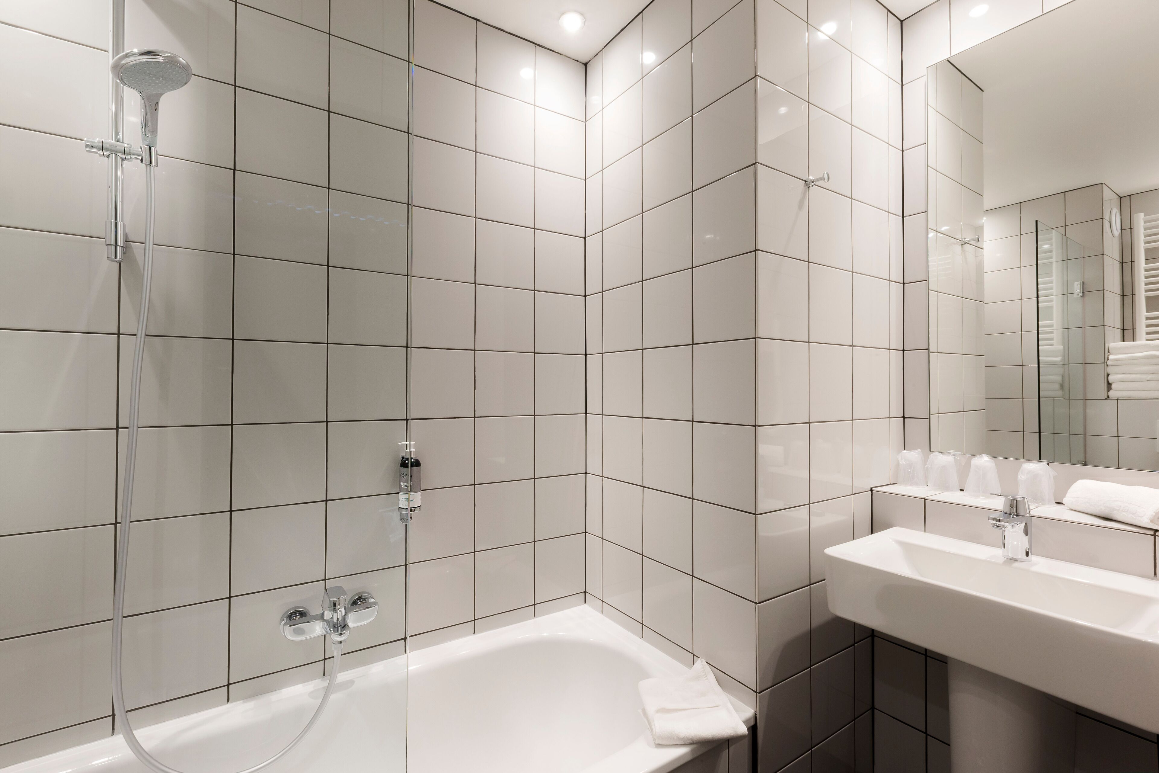 family room | bathroom | free toiletries, hair dryer, towels, soap