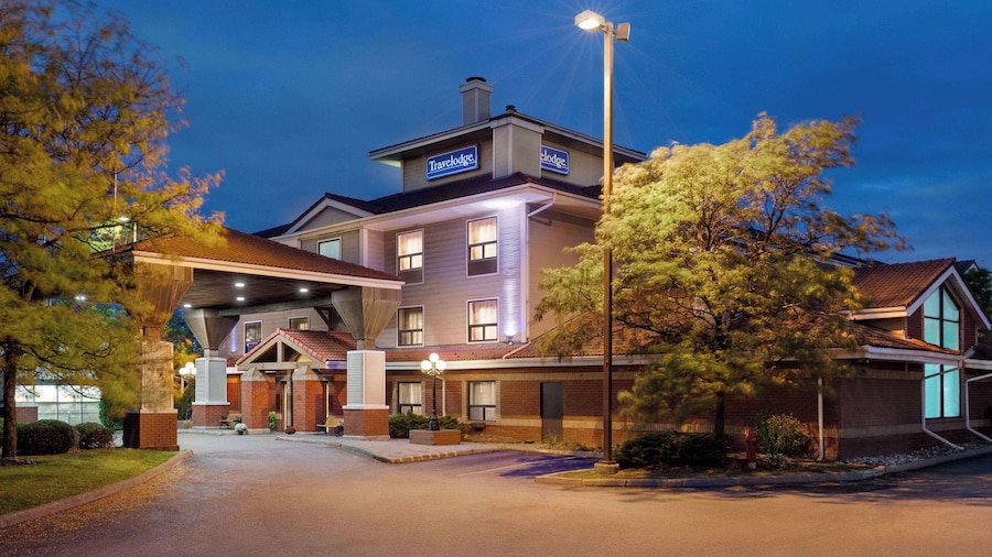 Travelodge by Wyndham Oshawa Whitby
