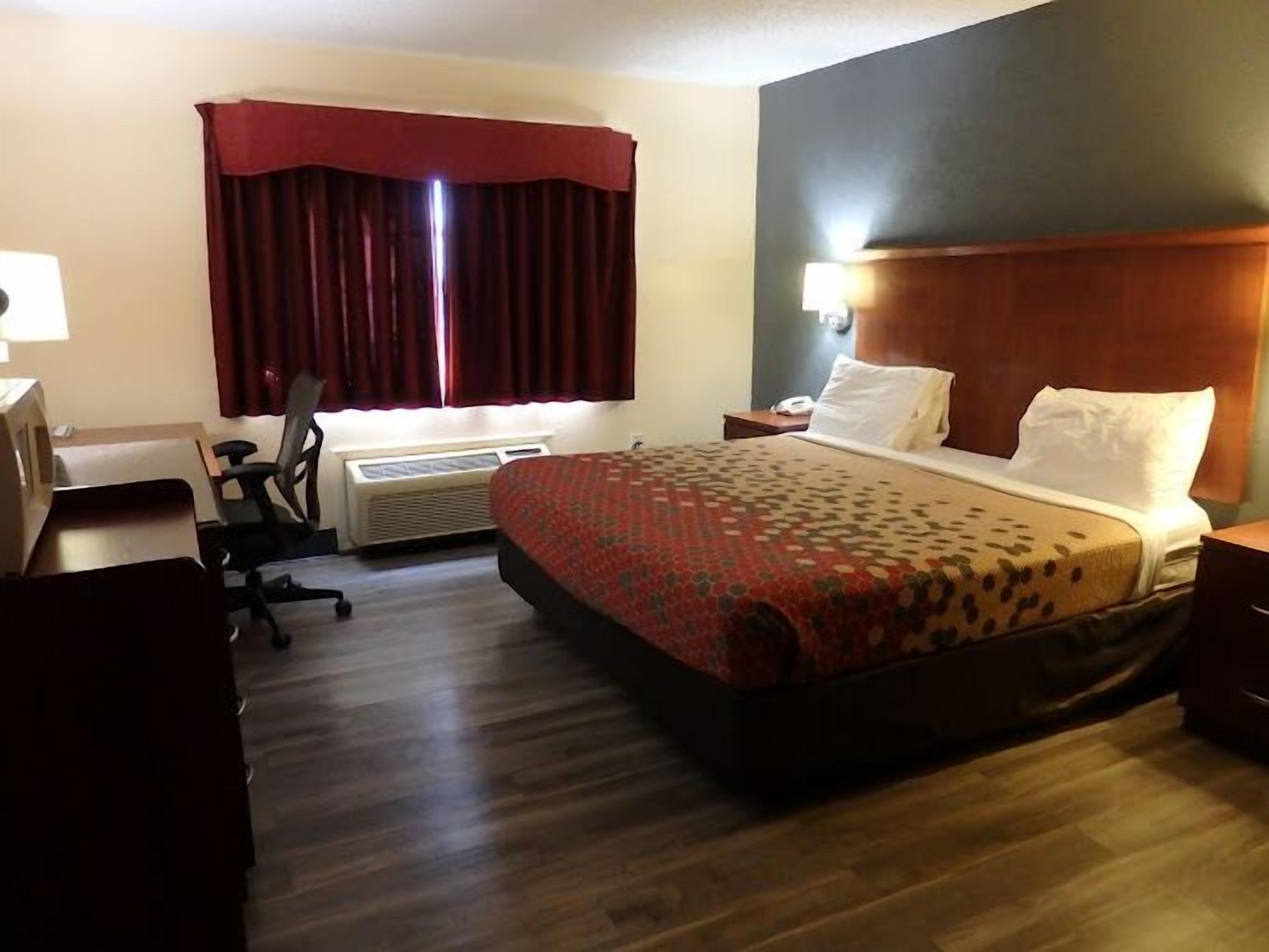 1 bedroom, pillow-top beds, individually furnished, desk