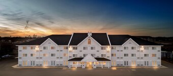 Travelodge Suites by Wyndham Regina / Eastgate Bay