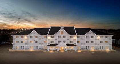 Travelodge Suites by Wyndham Regina / Eastgate Bay