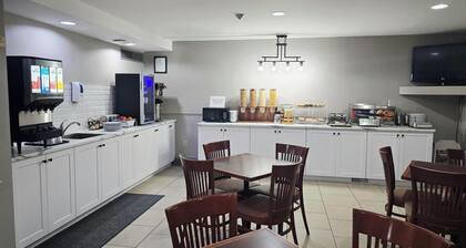 Travelodge Suites by Wyndham Regina / Eastgate Bay
