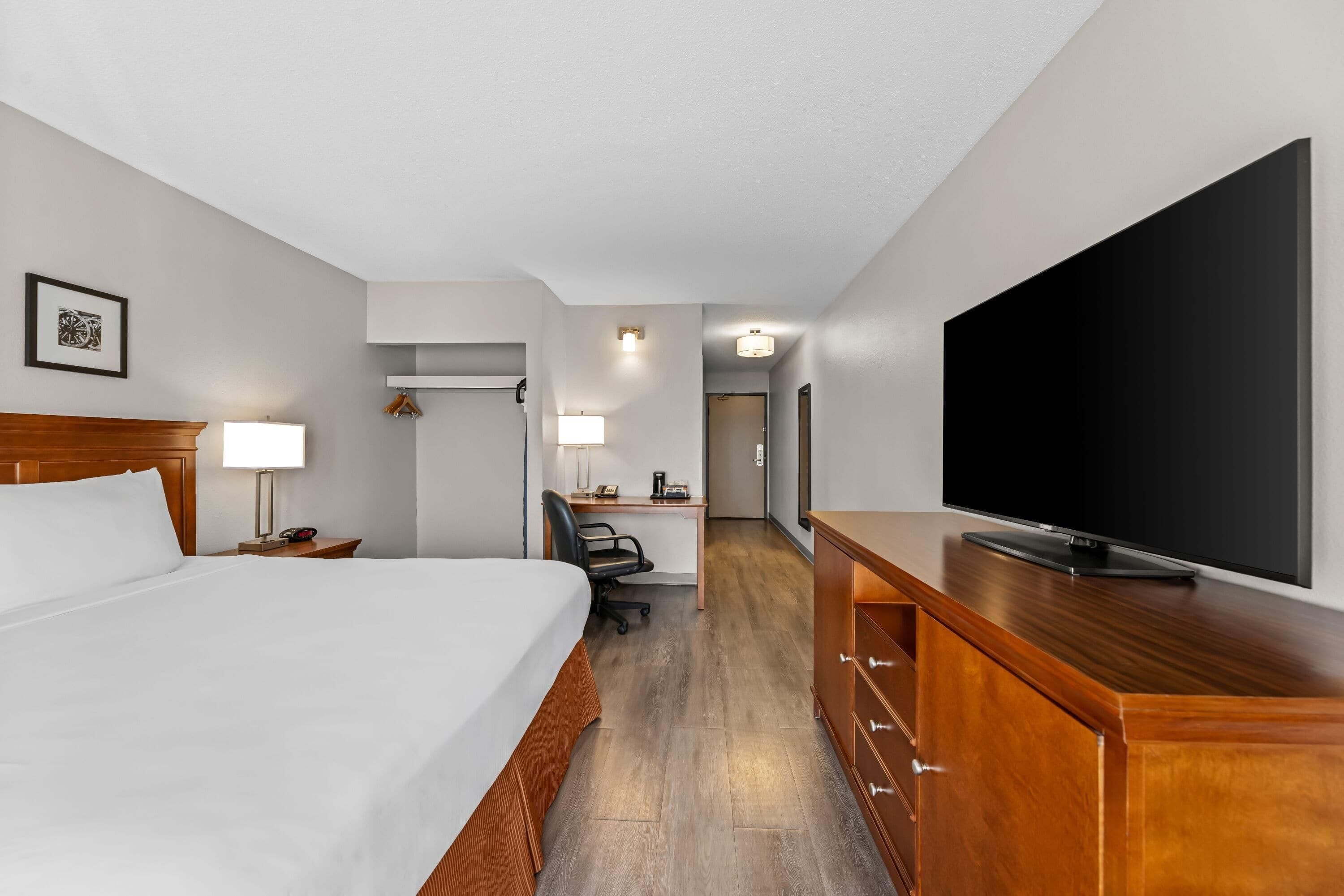 Chambre Deluxe, 1 très grand lit, non-fumeurs | Bureau, espace de travail pour ordinateur portable, rideaux occultants