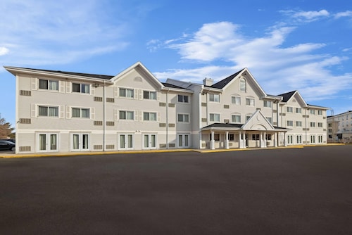 Travelodge Suites by Wyndham Regina / Eastgate Bay