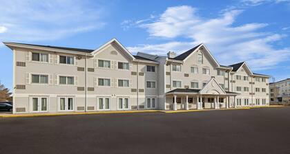 Travelodge Suites by Wyndham Regina / Eastgate Bay