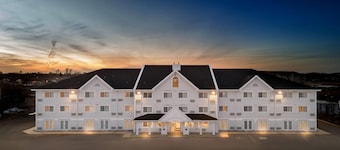 Travelodge Suites by Wyndham Regina / Eastgate Bay