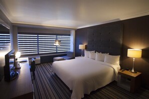 Desk, iron/ironing board, rollaway beds, free WiFi - Hotel Huntington Beach (Huntington Beach)