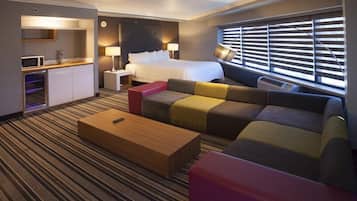 Bureau, fer et planche à repasser, lits pliants/supplémentaires