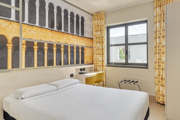 Standard-Doppelzimmer, Nichtraucher | Zimmersafe, Schreibtisch, schallisolierte Zimmer, Bügeleisen/Bügelbrett