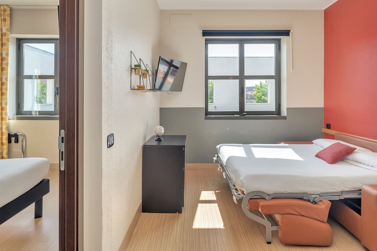 สแตนดาร์ดอพาร์ทเมนท์, 1 ห้องนอน, ปลอดบุหรี่ | ตู้นิรภัยในห้องพัก, โต๊ะทำงาน, ห้องเก็บเสียง, เตารีด/โต๊ะรีดผ้า