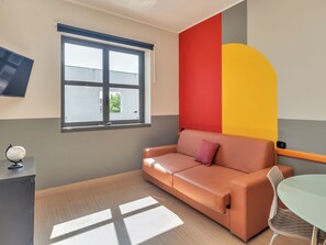 สแตนดาร์ดอพาร์ทเมนท์, 1 ห้องนอน, ปลอดบุหรี่ | ตู้นิรภัยในห้องพัก, โต๊ะทำงาน, ห้องเก็บเสียง, เตารีด/โต๊ะรีดผ้า