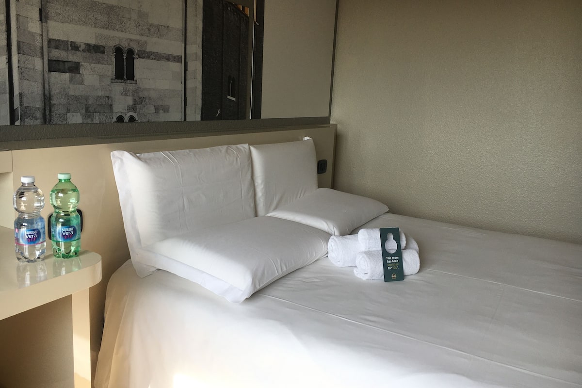 Superior Double Room, Non Smoking | In-room safe, desk, soundproofing, iron/ironing board