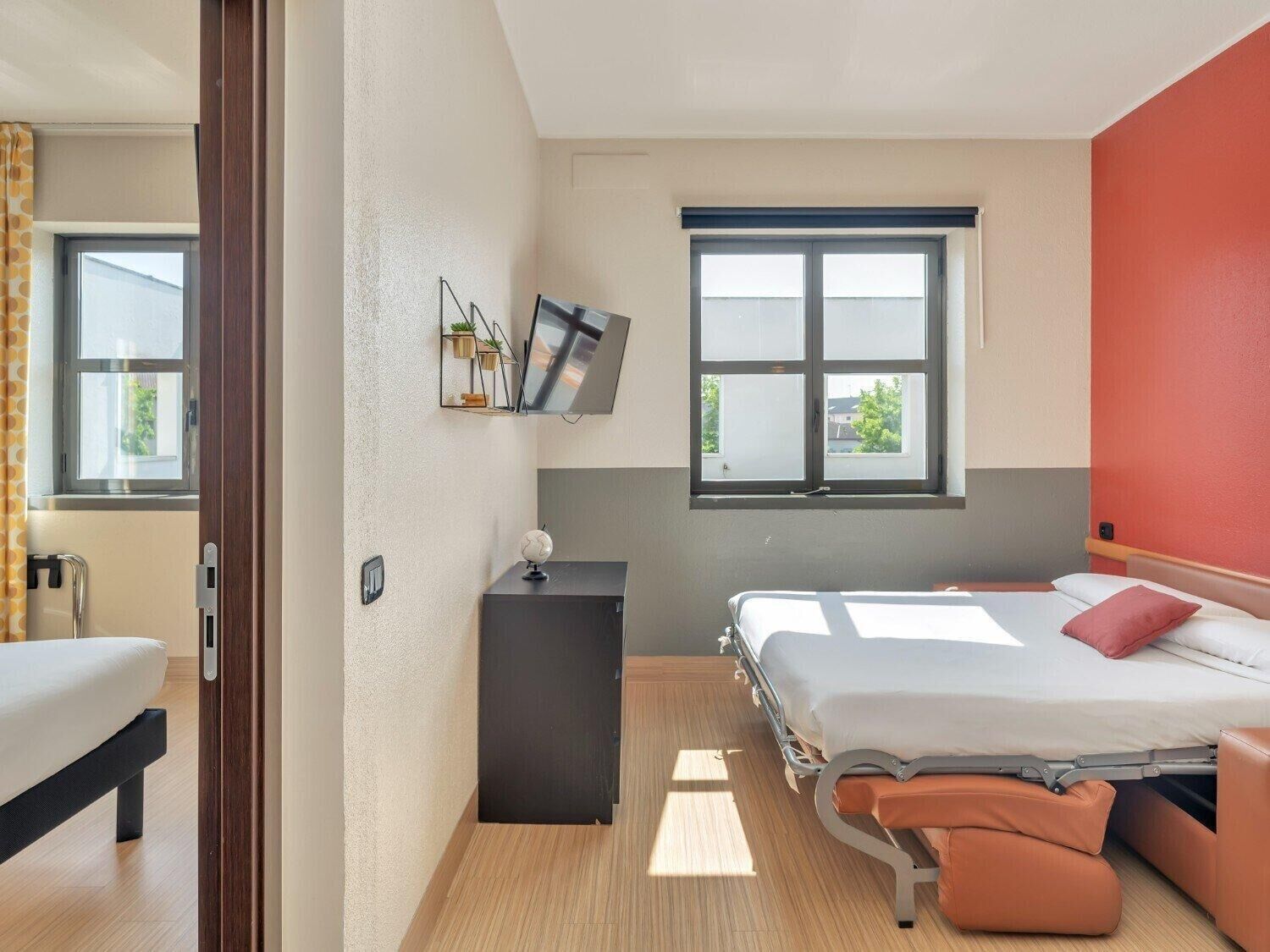 In-room safe, desk, soundproofing, iron/ironing board