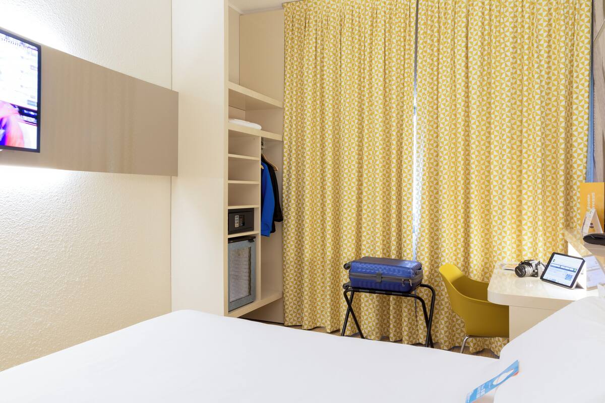 In-room safe, desk, soundproofing, iron/ironing board (on request)