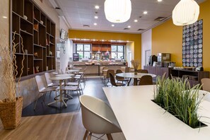 Daily buffet breakfast (EUR 7.90 per person)
