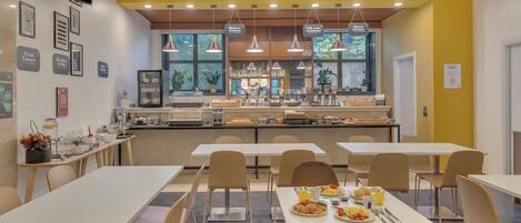 Daily buffet breakfast (EUR 7.90 per person)