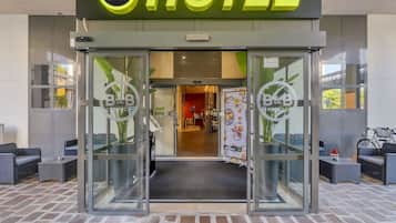 تفاصيل الفندق من الخارج