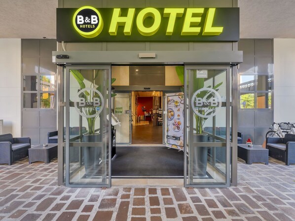 Exterior detail - B&B Hotel Cremona (Cremona)