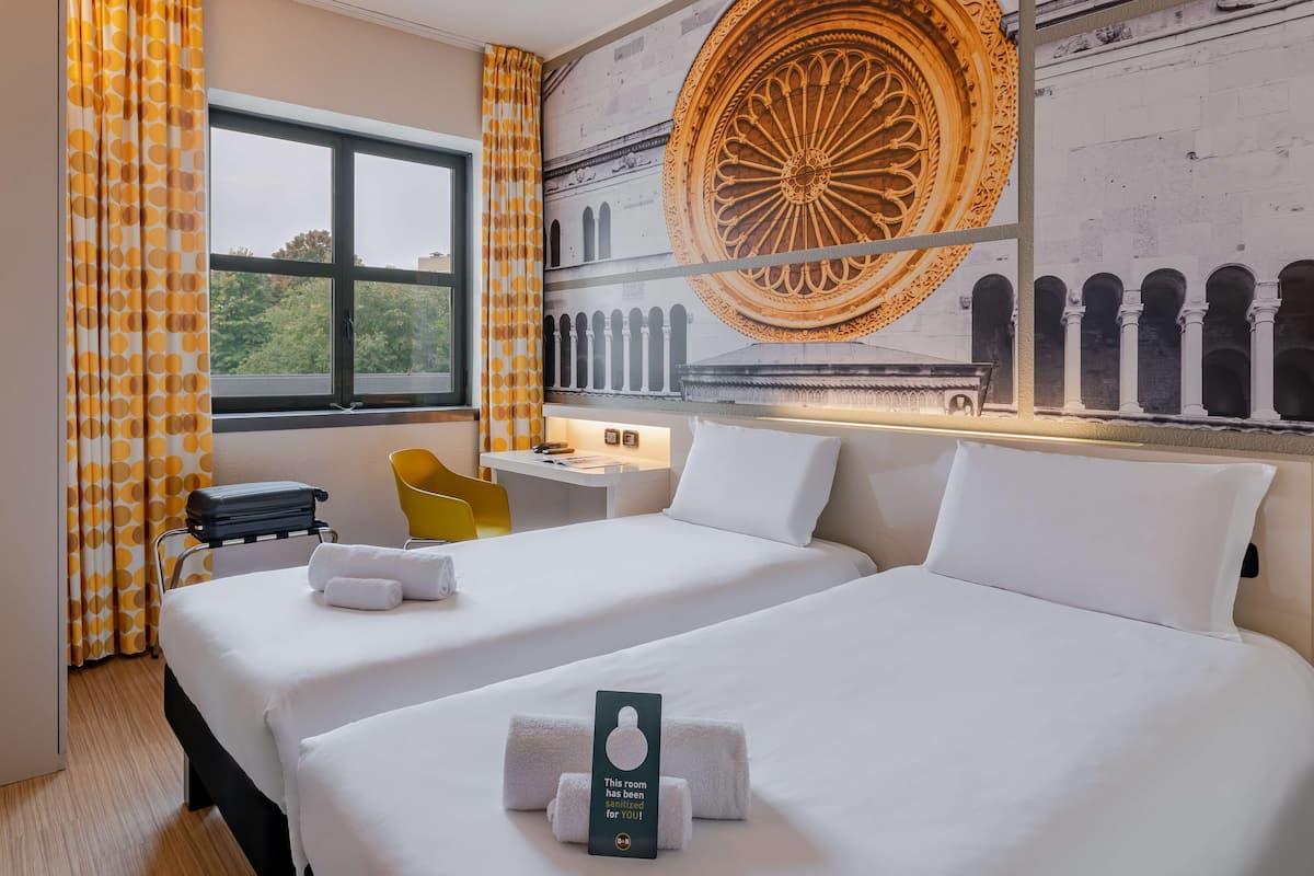 1 Schlafzimmer, Zimmersafe, Schreibtisch, schallisolierte Zimmer