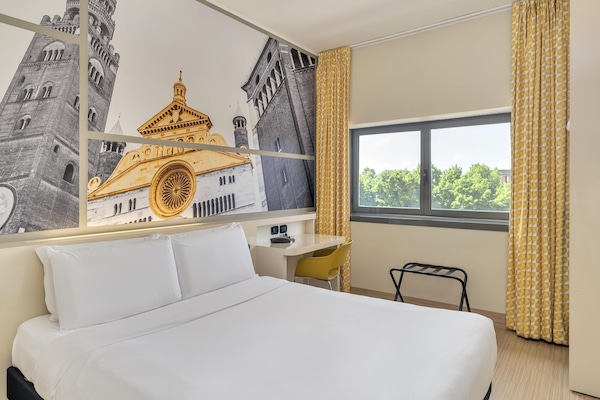 Zimmersafe, Schreibtisch, schallisolierte Zimmer, Bügeleisen/Bügelbrett