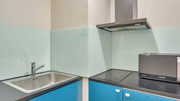 Caja de seguridad en la habitación y escritorio