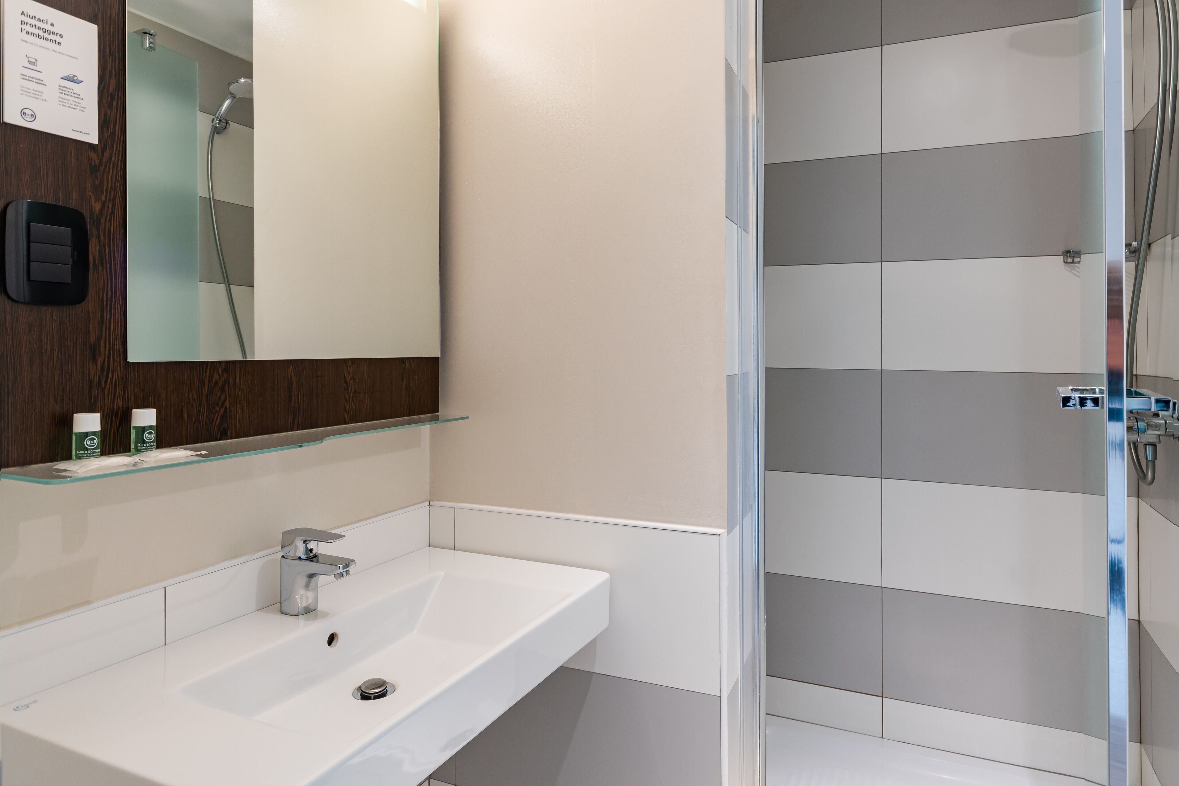 standard apartment, 1 bedroom, non smoking | bathroom | shower, free toiletries, hair dryer, towels